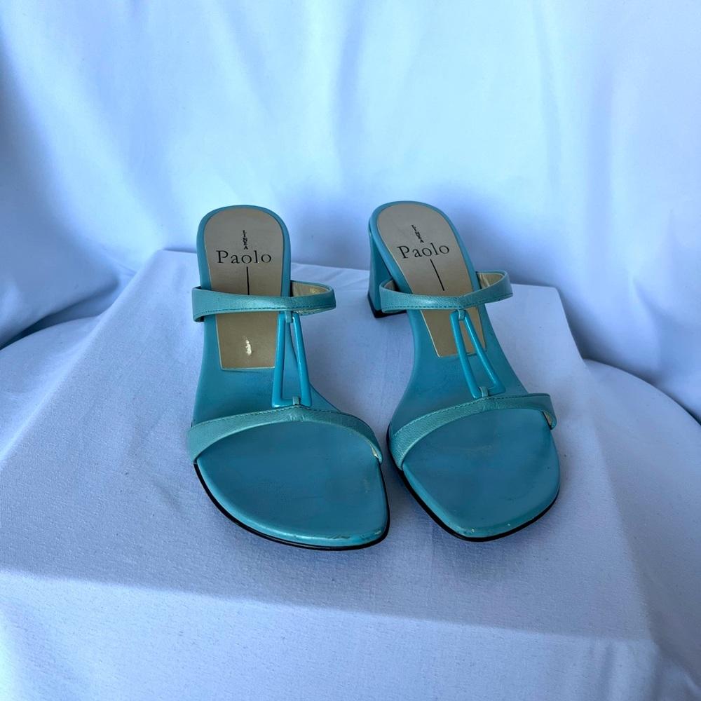 Sandals with block heel
